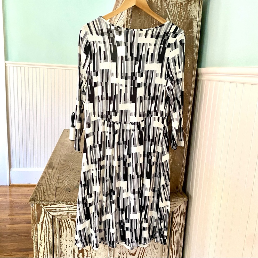 Madison black and white pattern cotton knit dress size M